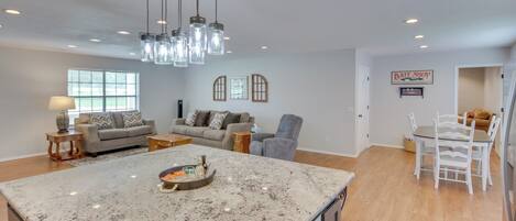 House (3 Bedrooms) | Interior