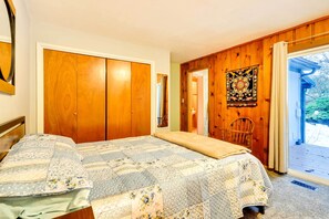 2 dormitorios, tabla de planchar con plancha, ropa de cama