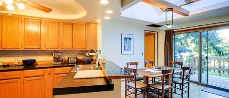 Microondas, horno, parrilla de estufa y lavavajillas