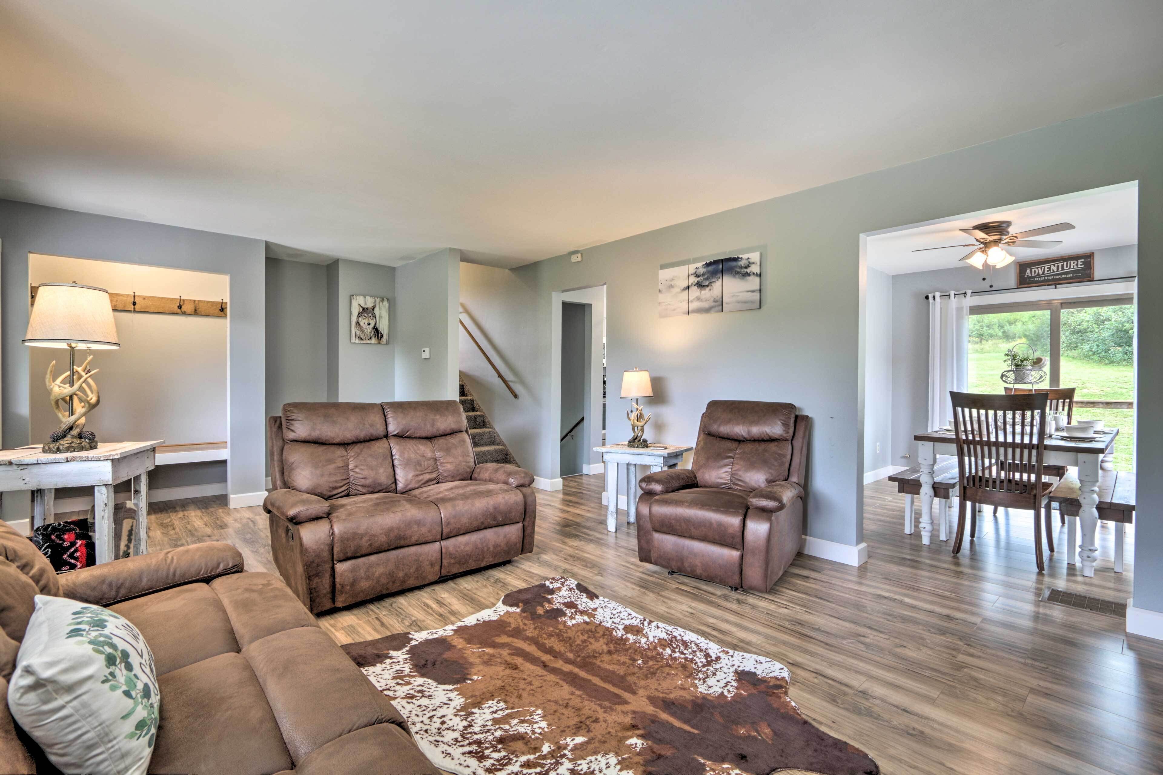 Modern Zanesville Escape w/ Deck & Spacious Yard