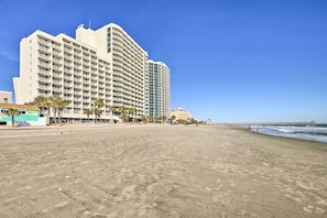Interior - Oceanfront Myrtle Beach Condo w/ Balcony! (Myrtle Beach)