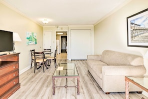 Interior - Oceanfront Myrtle Beach Condo w/ Balcony! (Myrtle Beach)