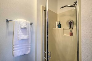 Bathroom - Peaceful Fayetteville Getaway - Pets Welcome! (Fayetteville)
