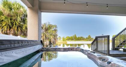 Bright Bayfront Home < 2 Mi to Hernando Beach!