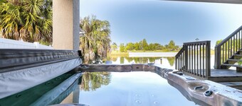 Bright Bayfront Home < 2 Mi to Hernando Beach!