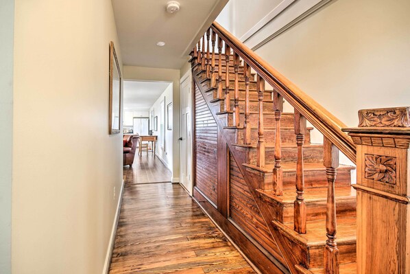 House (4 Bedrooms) | Interior - 'anny's Farm House' in Round Hill Wine Country! (Round Hill)