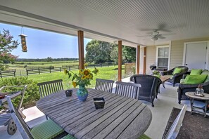 House (4 Bedrooms) | Interior - 'anny's Farm House' in Round Hill Wine Country! (Round Hill)
