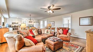 House (4 Bedrooms) | Interior