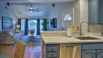 Apartamento (1 Bedroom) | Cozinha privada | Micro-ondas, fogão, cooktop, lava-louças