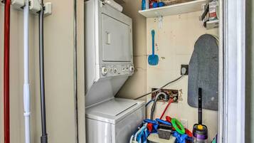 Apartment (1 Bedroom) | Bahagian dalam