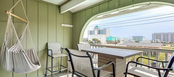 Cozy Carolina Beach Condo w/ Ocean Views!