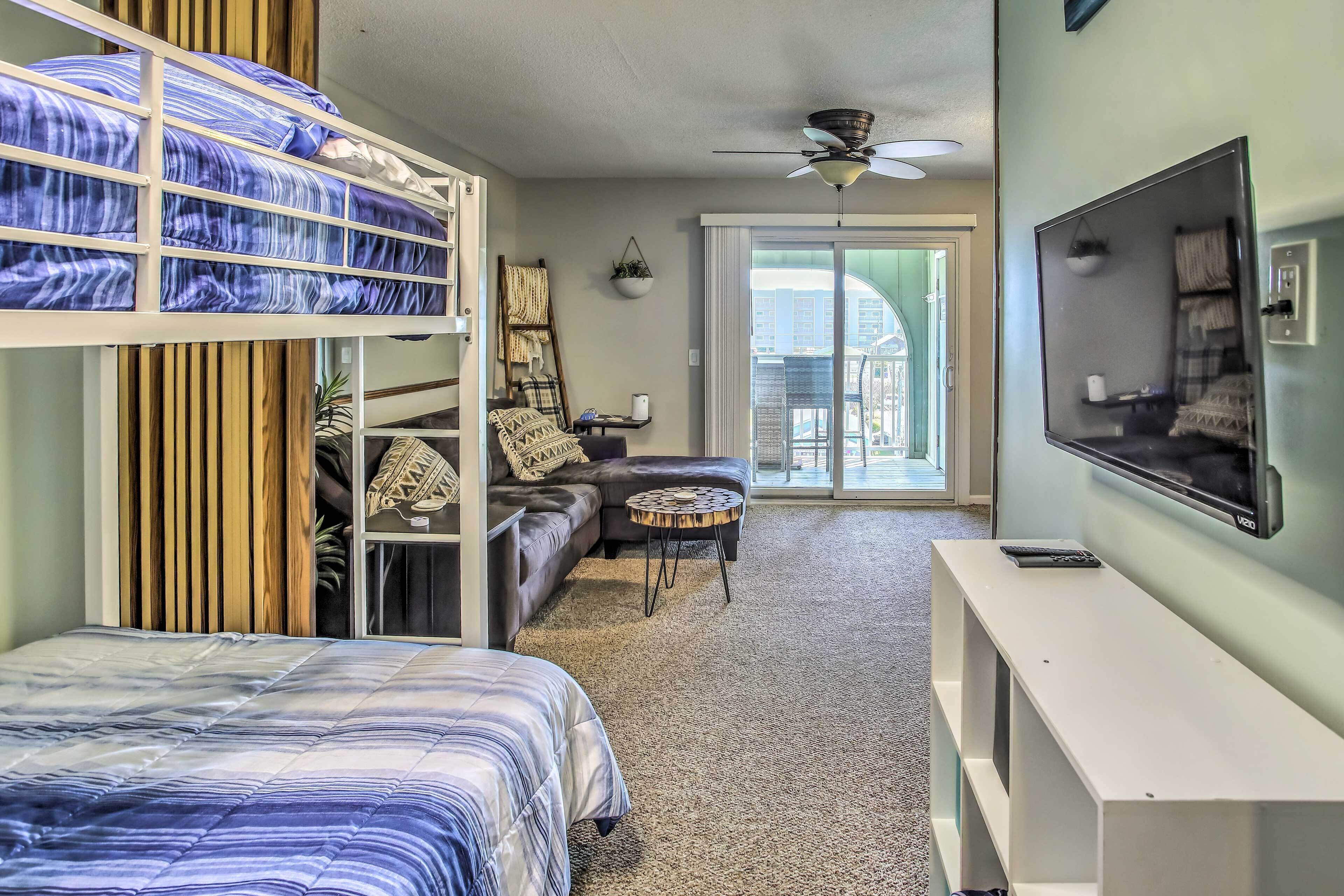 Cozy Carolina Beach Condo w/ Ocean Views!