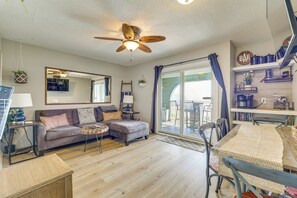 Apartment (1 Bedroom) | Interior - Cozy Carolina Beach Condo w/ Ocean Views! (Carolina Beach)