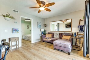 Apartment (1 Bedroom) | Interior - Cozy Carolina Beach Condo w/ Ocean Views! (Carolina Beach)