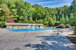 Cottage (2 Bedrooms) | Interior - Mountain Cottage w/ Views Near Tail of the Dragon! (Fontana Dam)