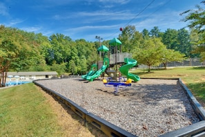 Cottage (2 Bedrooms) | Interior - Mountain Cottage w/ Views Near Tail of the Dragon! (Fontana Dam)