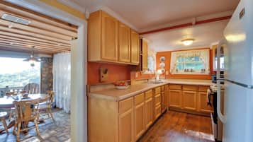 Cottage (2 Bedrooms) | Interior