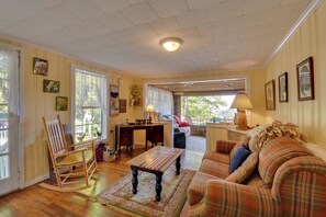Cottage (2 Bedrooms) | Interior - Mountain Cottage w/ Views Near Tail of the Dragon! (Fontana Dam)