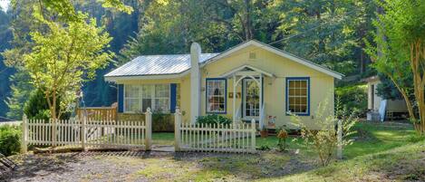 Cottage (2 Bedrooms) | Front of property