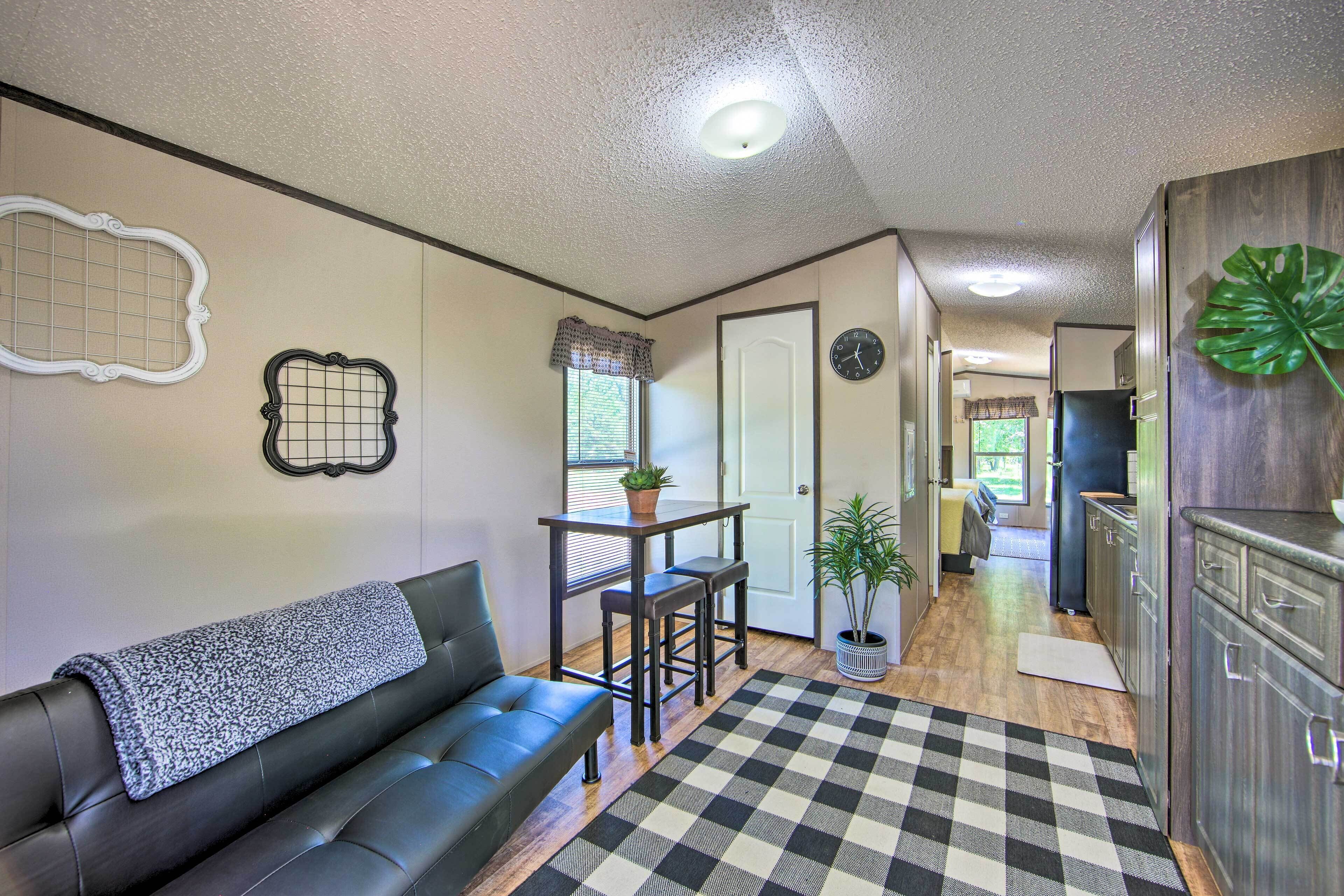 Modern Alba Tiny Home Near Lake Fork Boating!