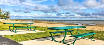 'sweetwater Hideaway' - Blocks to Lake Erie!