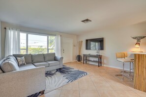 House (2 Bedrooms) | Interior - Stunning Bonita Springs Home on the Canal! (Bonita Springs)