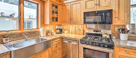 House (3 Bedrooms) | Interior