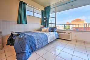 Apartment (0 Bedroom) | Interior - Oceanfront Daytona Beach Club Studio w/ Balcony! (Daytona Beach)