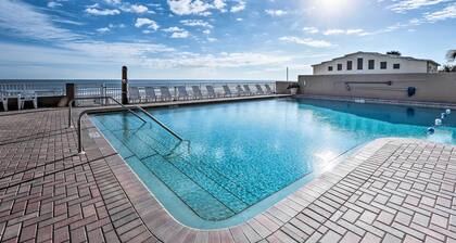 Oceanfront Daytona Beach Club Studio w/ Balcony!