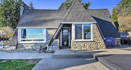Puget Sound Cabin With Hot Tub and Water Views!