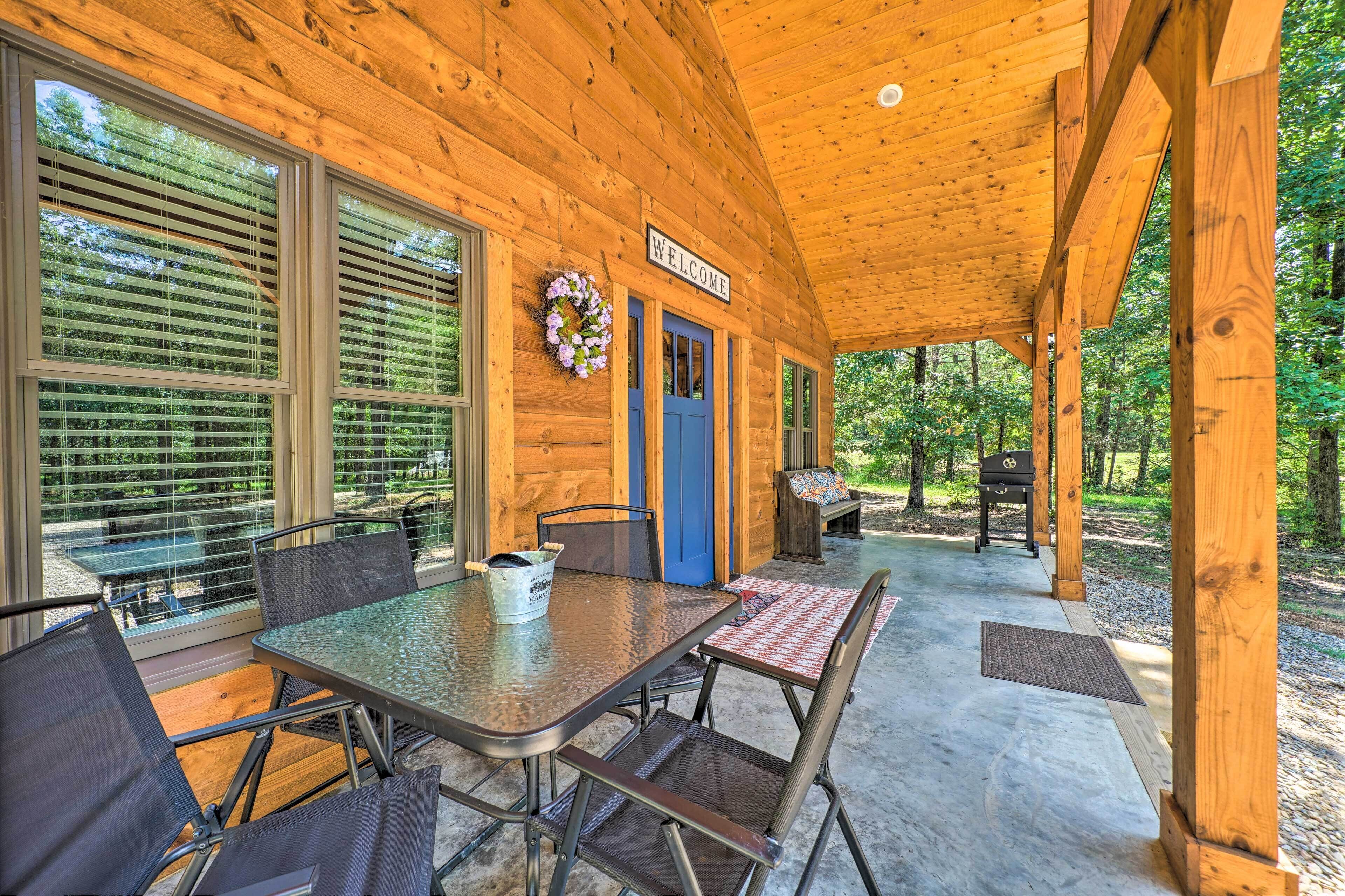 Pet-friendly 'falling Star' Cabin w/ Hot Tub!