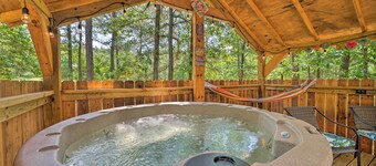 'falling Star' Eagletown Cabin w/ Hot Tub: Pets OK