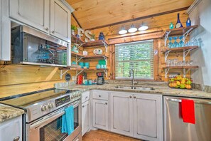 House (2 Bedrooms) | Interior