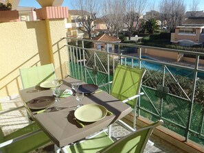 Outdoor dining - APT 3 ROOMS MEZ 45m2 + TERRACE  7m2 REF4000 (MARSEILLAN PLAGE)