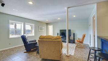 House (5 Bedrooms) | Interior