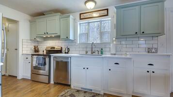 House (5 Bedrooms) | Interior