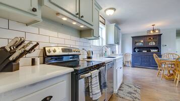 House (5 Bedrooms) | Interior