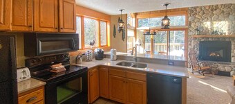 Lutsen Mountain Townhome - 2 Mi to Lake Superior!