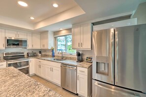 House (1 Bedroom) | Interior - Pet-friendly Waterfront Home - 2 Mi to Beach! (Tarpon Springs)