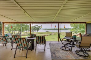 Interior - Cozy Lake Eufaula Hideaway w/ Fire Pit & Hot Tub! (Eufaula)