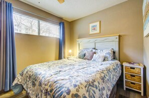 Apartment (1 Bedroom) | 1 bedroom, iron/ironing board, bed sheets - Village of Four Seasons Condo w/ Lake Access (Lake Ozark)