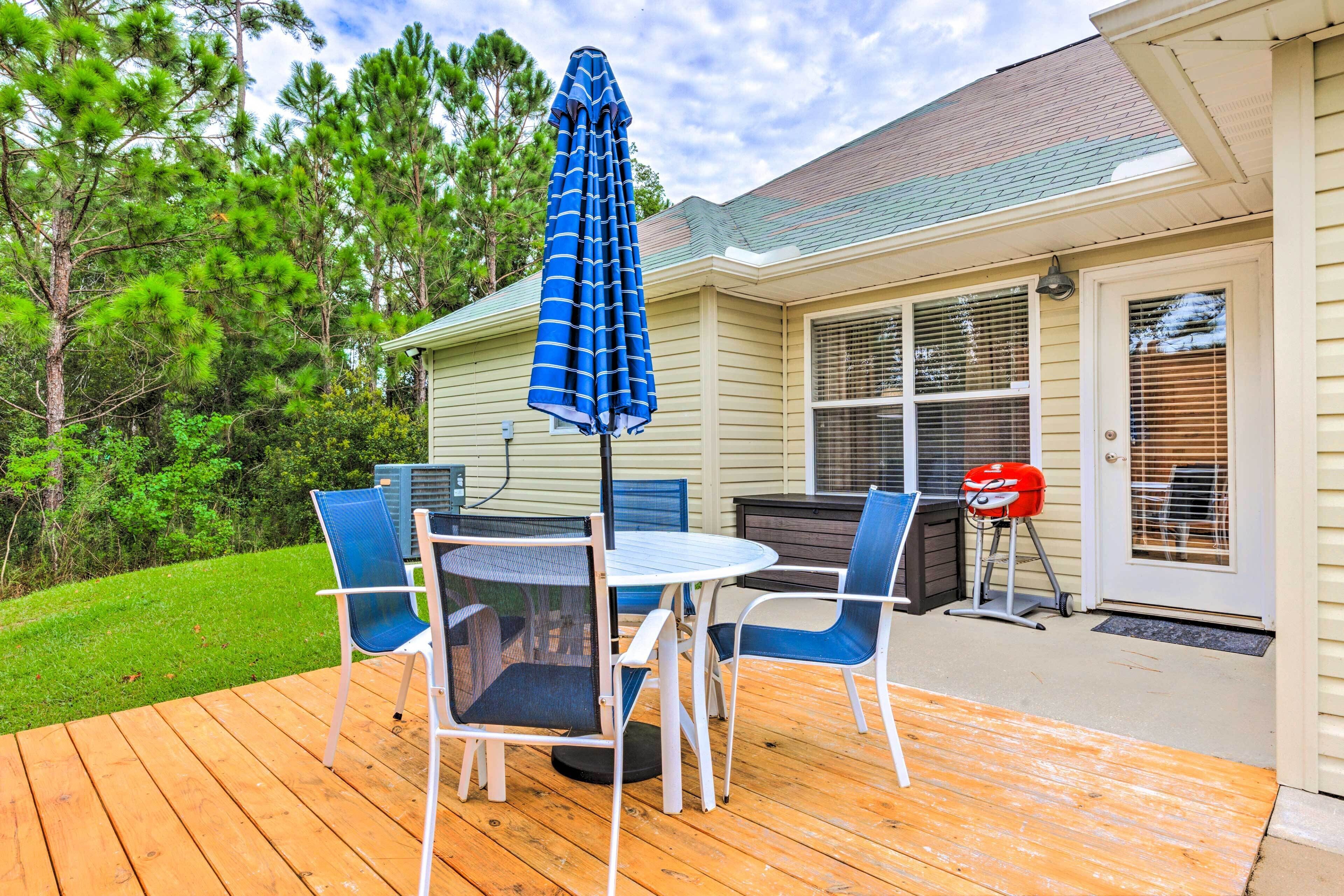 Secluded 'La Mer Cottage' < 1 Mi to Beach!