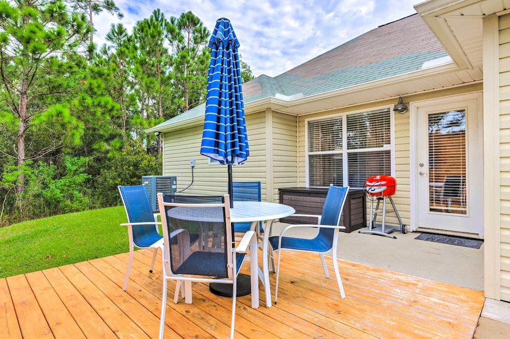 Secluded 'La Mer Cottage' < 1 Mi to Beach!