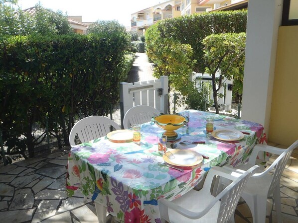 Enjoy dining al fresco amidst lush greenery and serene surroundings.