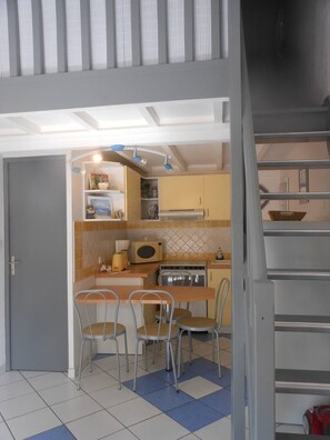 Fridge, microwave, oven, dishwasher - STUDIO MEZ 25M2 + TERRACE 6m2 REF 4014 (MARSEILLAN PLAGE)
