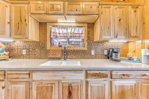House (1 Bedroom) | Interior - Ruidoso Cabin w/ Hot Tub - 2 Mi to Grindstone Lake (Ruidoso)