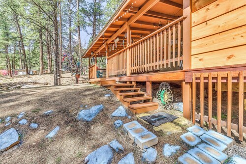 Ruidoso Cabin w/ Hot Tub - 2 Mi to Grindstone Lake