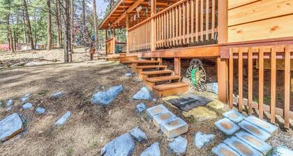 Ruidoso Cabin w/ Hot Tub - 2 Mi to Grindstone Lake
