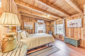 House (1 Bedroom) | Interior - Ruidoso Cabin w/ Hot Tub - 2 Mi to Grindstone Lake (Ruidoso)