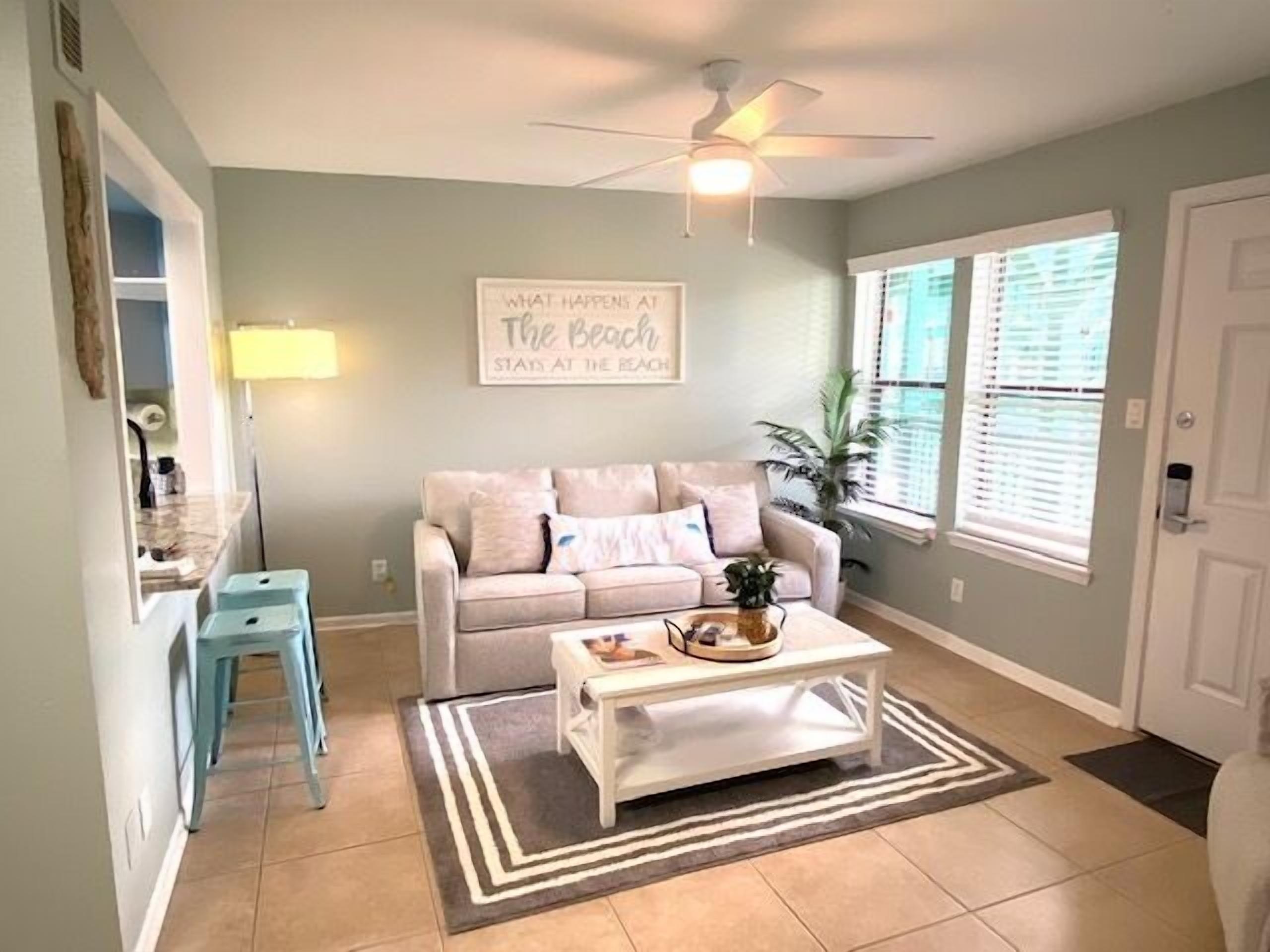 Nice Tropical Decor Across From The Gulf~ Pool and Gazebo~Deeded Beach Access